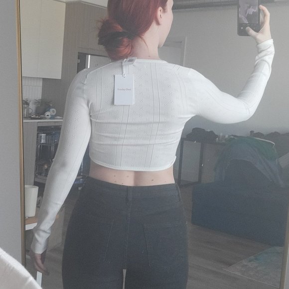 Sunday Best Aritizia Crop White Cream Flower Pattern Top Long Sleeve - Picture 2 of 4